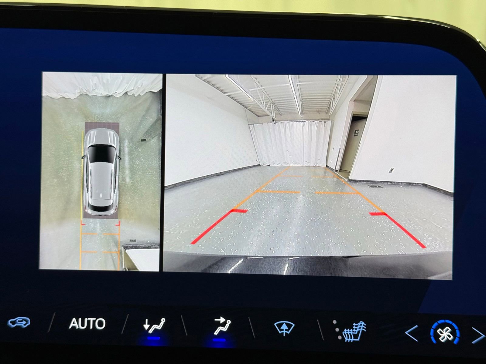 Used 2024 Chevrolet Equinox EV LT FWD image 16