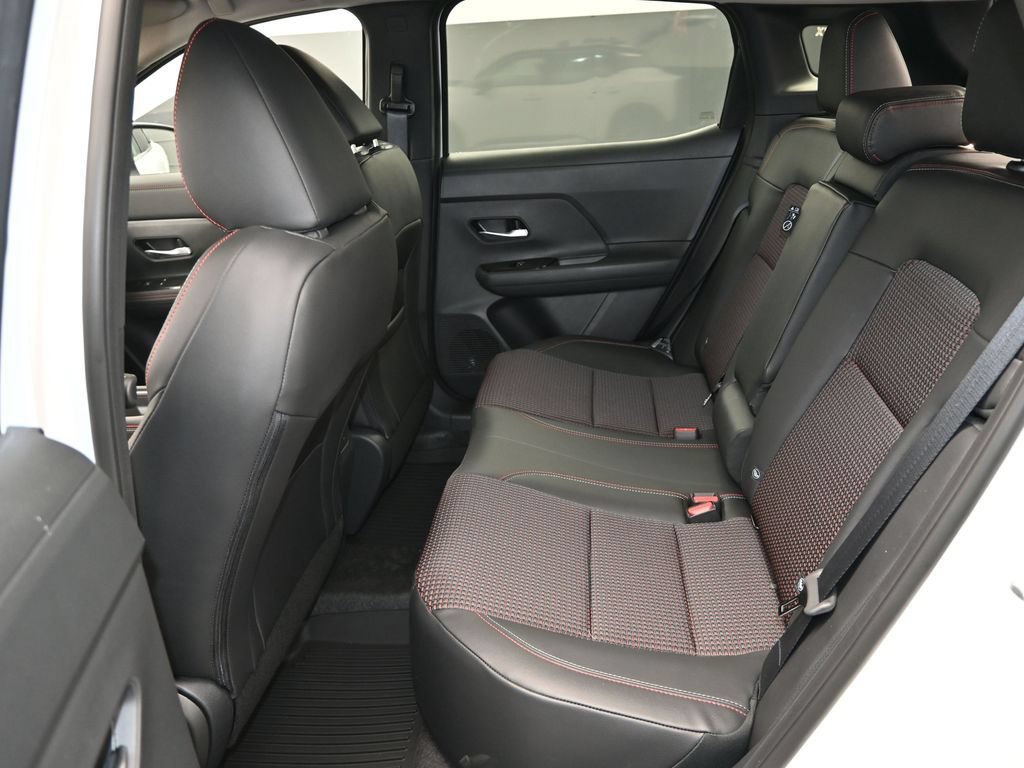 New 2026 Nissan Kicks SR w/ Cold Weather Package FWD image 14