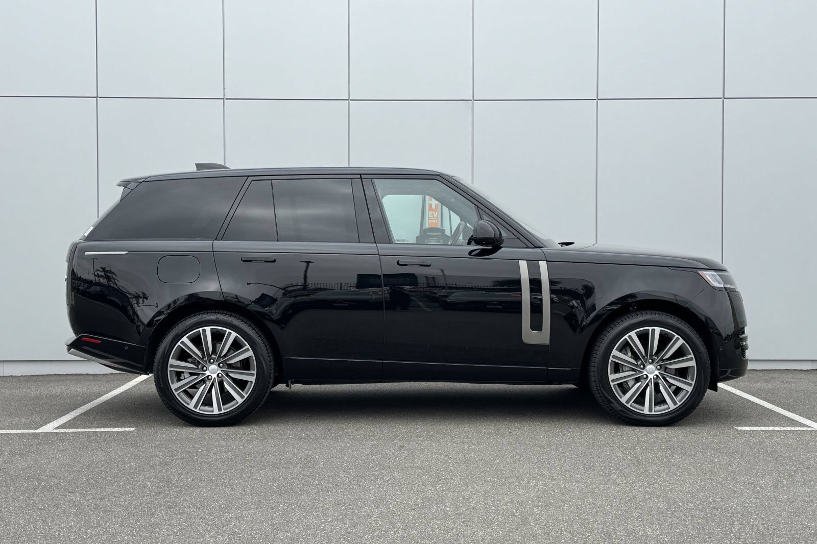 Used 2023 Land Rover Range Rover SE AWD/4WD image 6