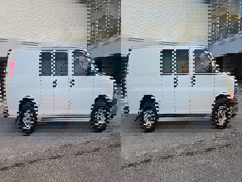 Used 2024 GMC Savana 2500 w/ Driver Convenience Package image 2
