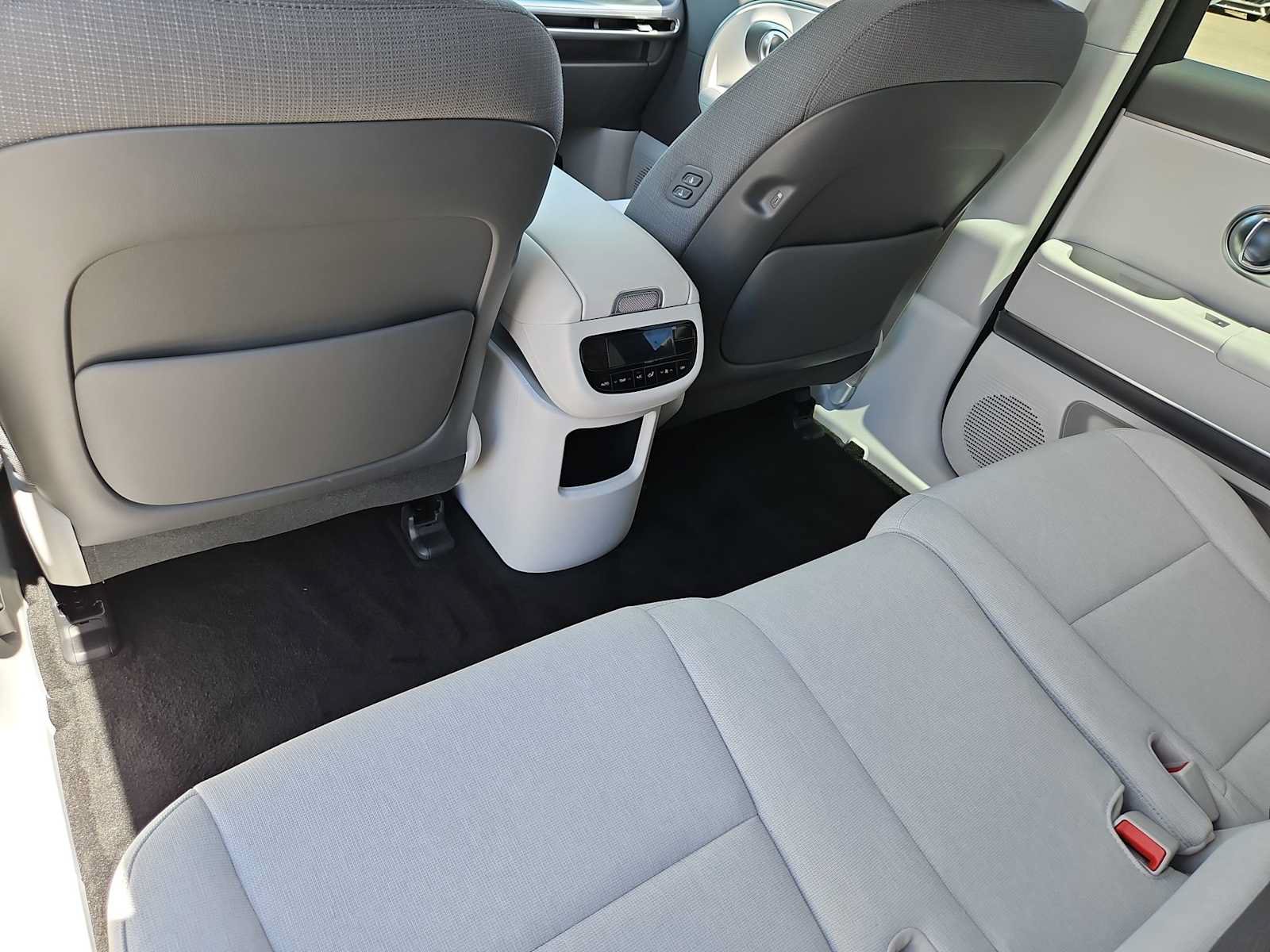 Certified 2026 Hyundai Ioniq 9 SE AWD/4WD image 18