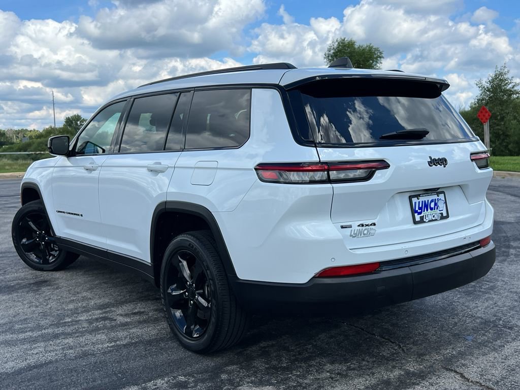 Used 2023 Jeep Grand Cherokee L Laredo image 2