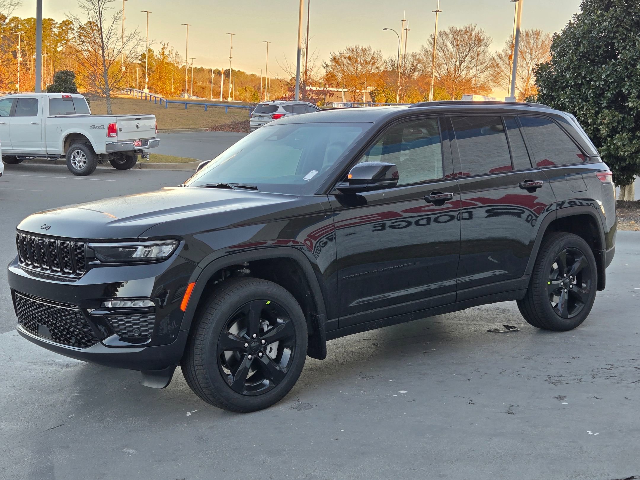 New 2025 Jeep Grand Cherokee Limited w/ Luxury Tech Group II image 3