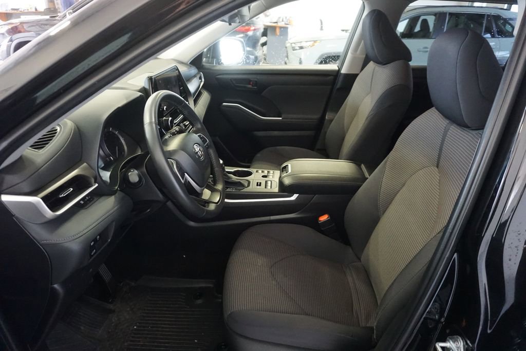 Used 2023 Toyota Highlander LE image 18
