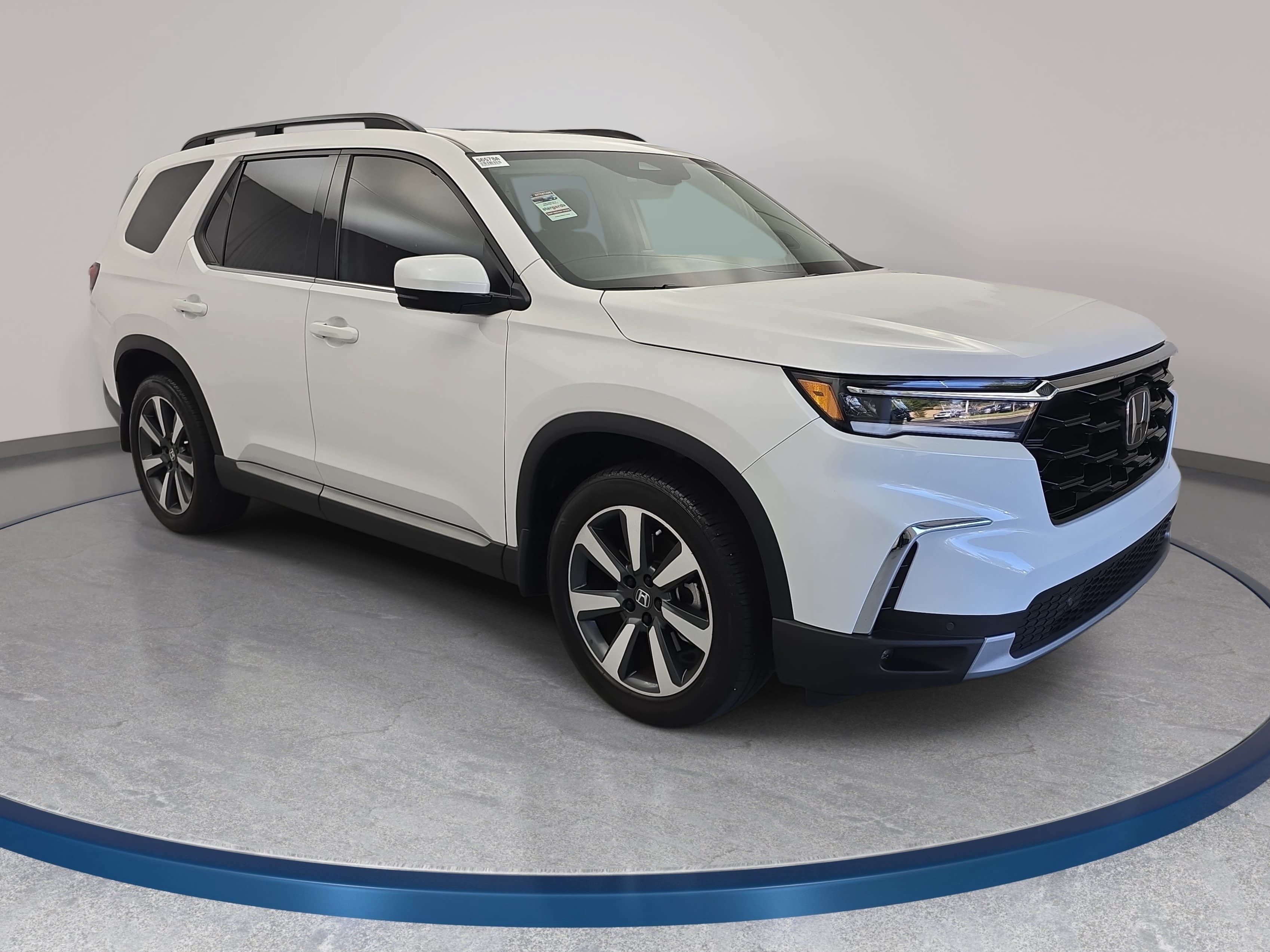 Certified 2025 Honda Pilot Touring image 3