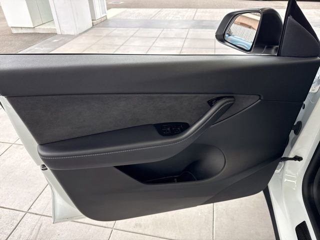 Used 2020 Tesla Model Y Long Range image 13