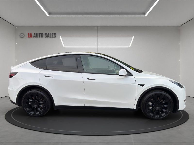 Used 2021 Tesla Model Y Long Range image 6