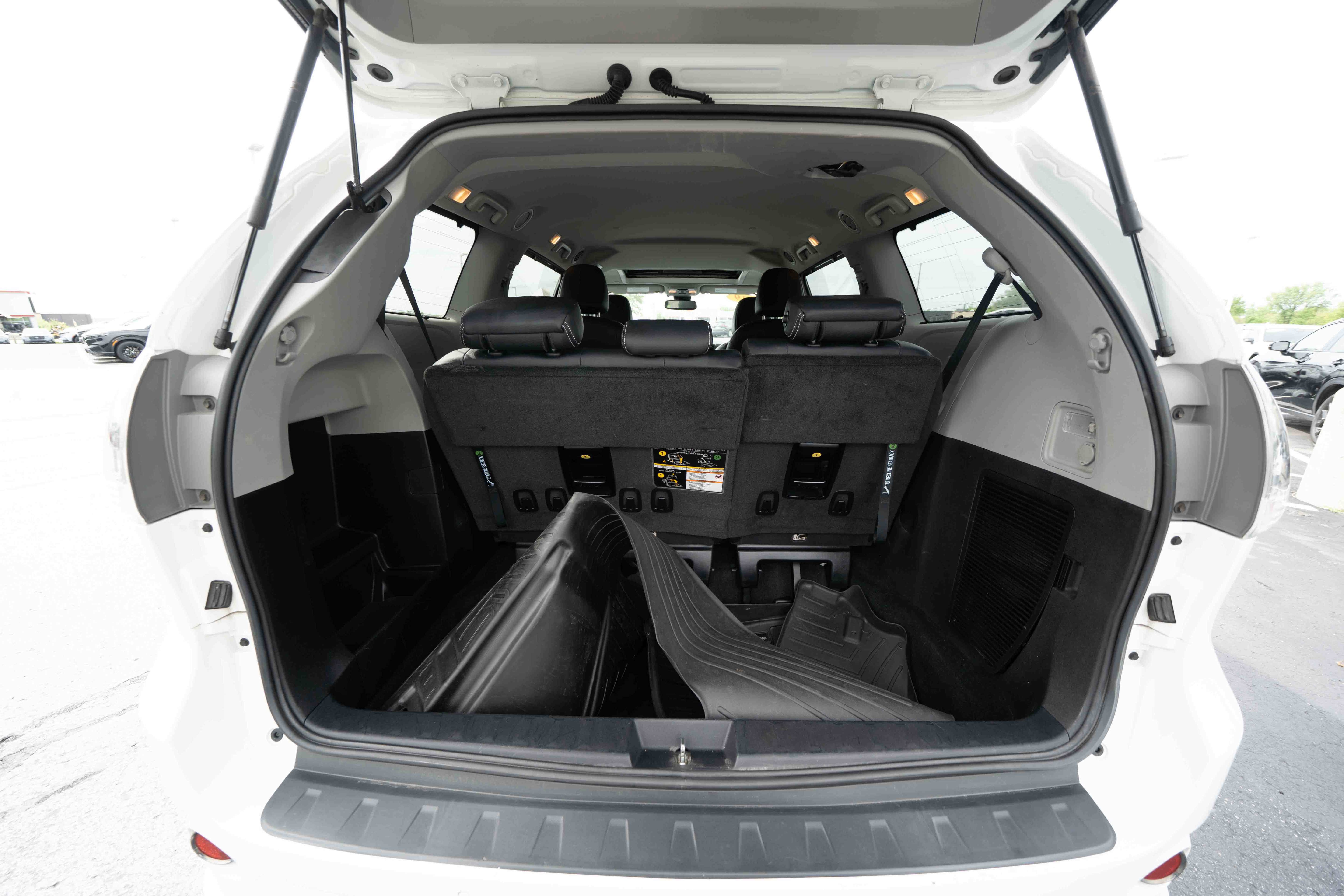 Used 2019 Toyota Sienna SE w/ SE Preferred Package AWD/4WD image 28
