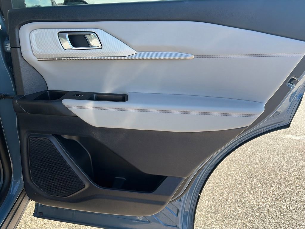Used 2025 Ford Explorer Active w/ Active Comfort Package image 37