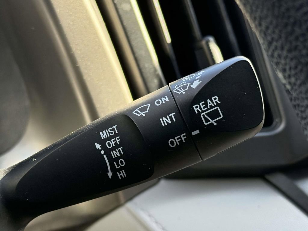 Used 2015 Toyota RAV4 LE image 23