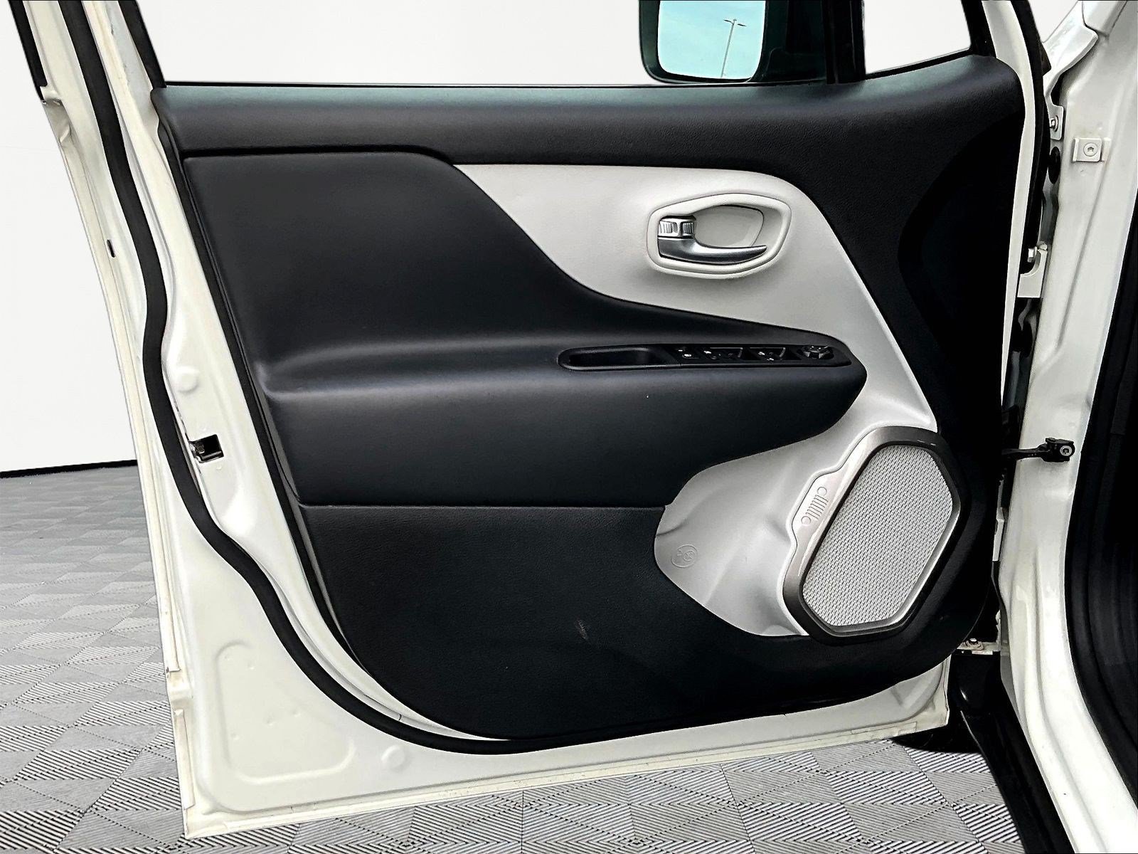 Used 2022 Jeep Renegade Limited AWD/4WD image 20
