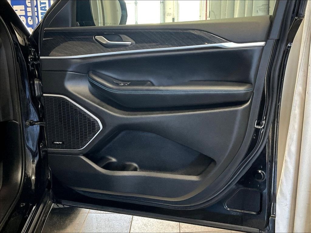 Used 2023 Jeep Grand Cherokee Trailhawk AWD/4WD image 12