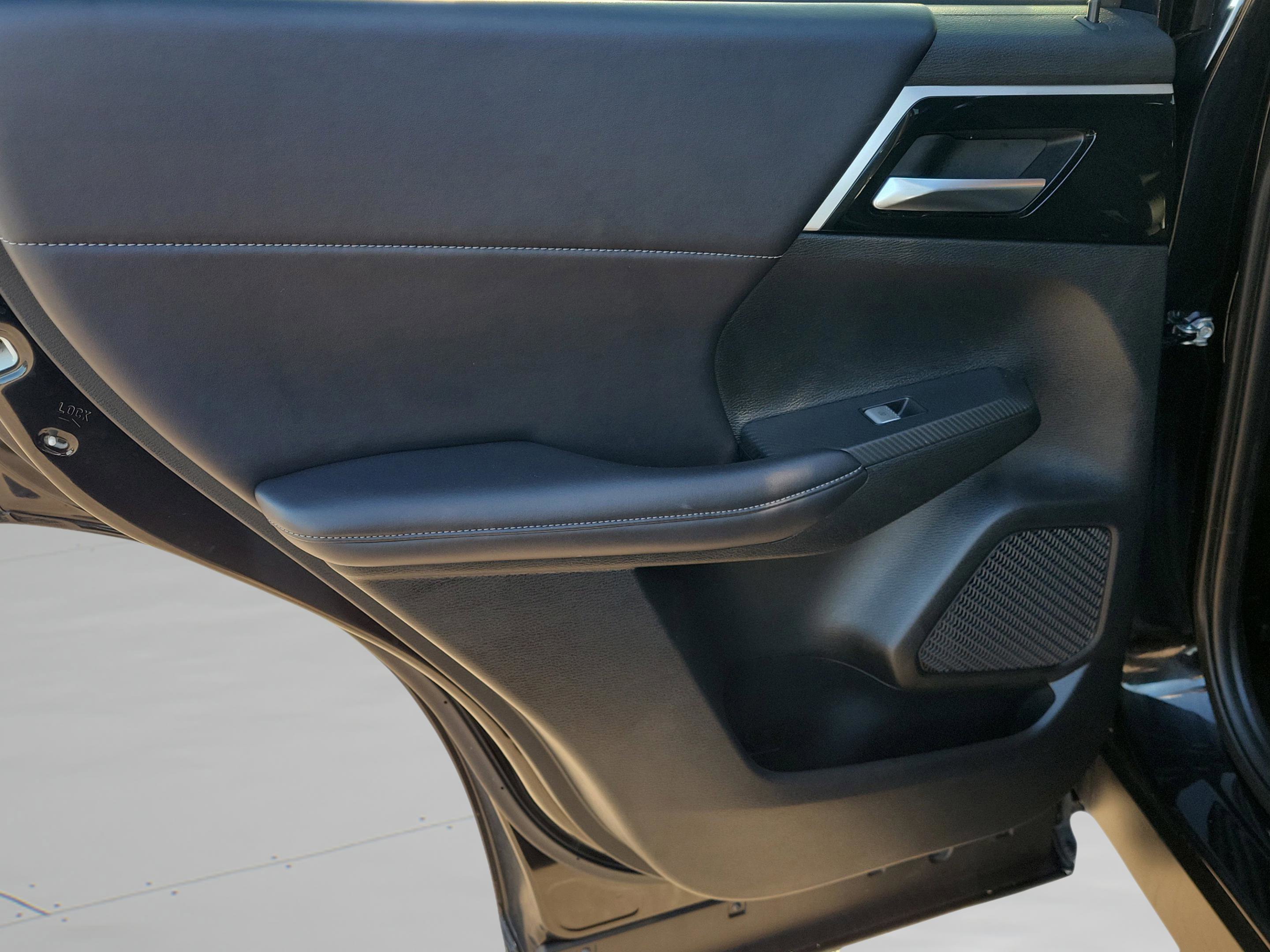 Used 2024 Mitsubishi Outlander SE image 27