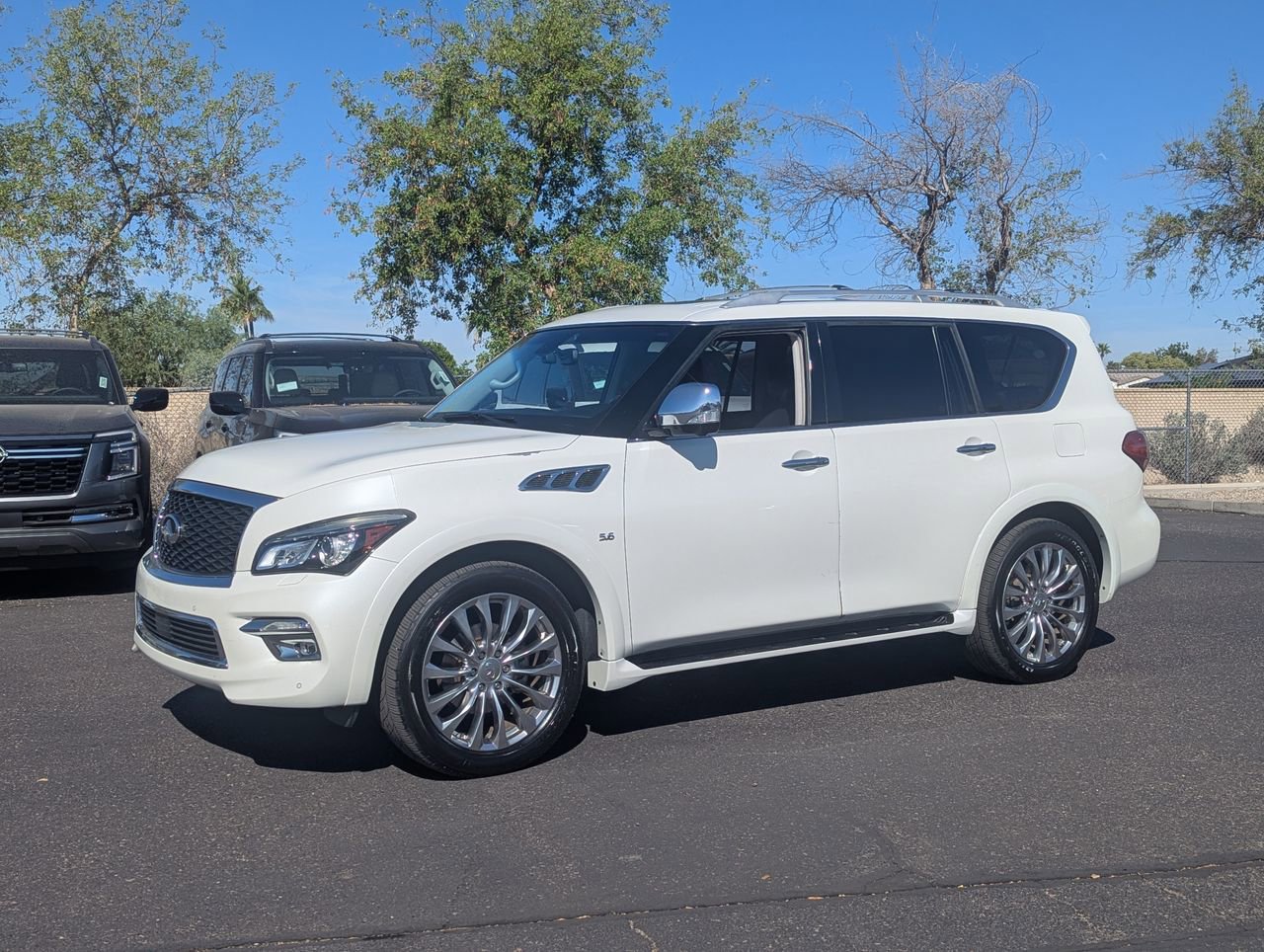 Used 2016 INFINITI QX80 2WD w/ Deluxe Technology Package image 2