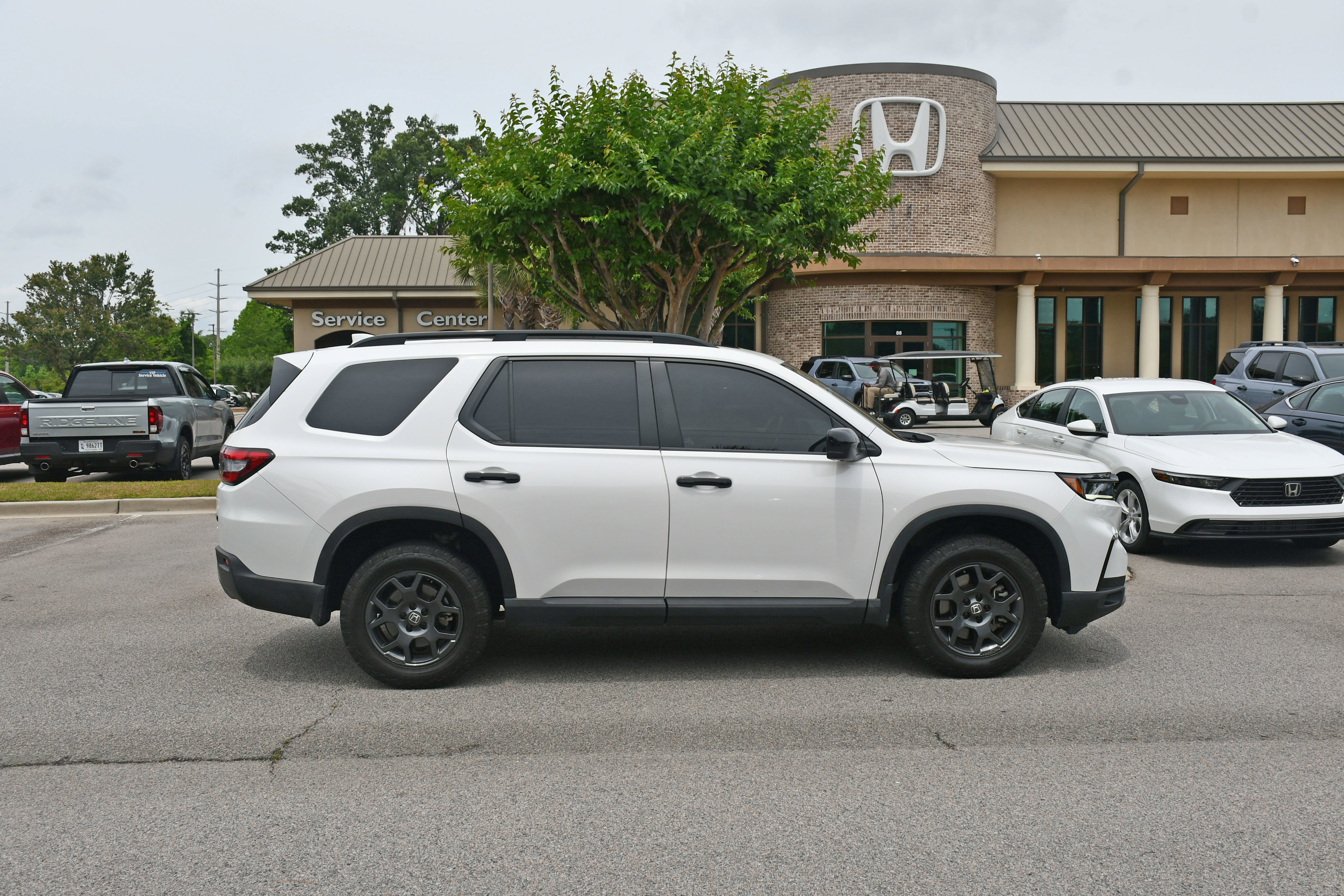 Used 2025 Honda Pilot TrailSport image 5