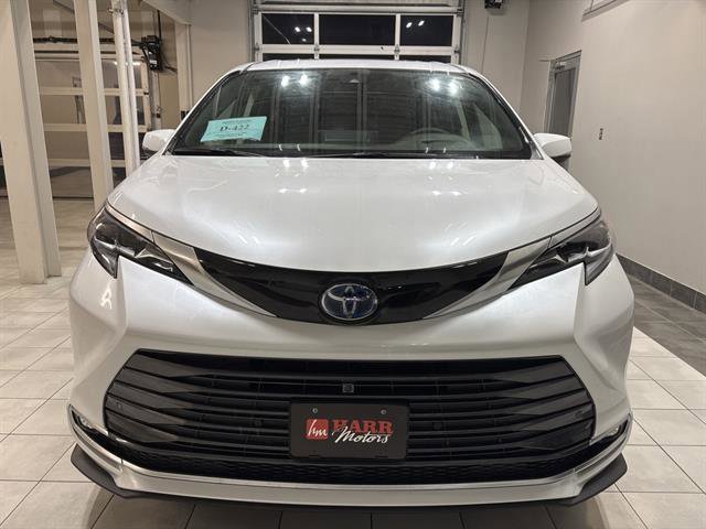 Used 2024 Toyota Sienna Platinum image 6