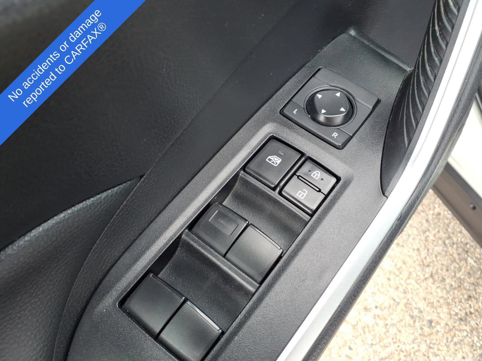 Used 2019 Toyota RAV4 LE AWD/4WD image 17