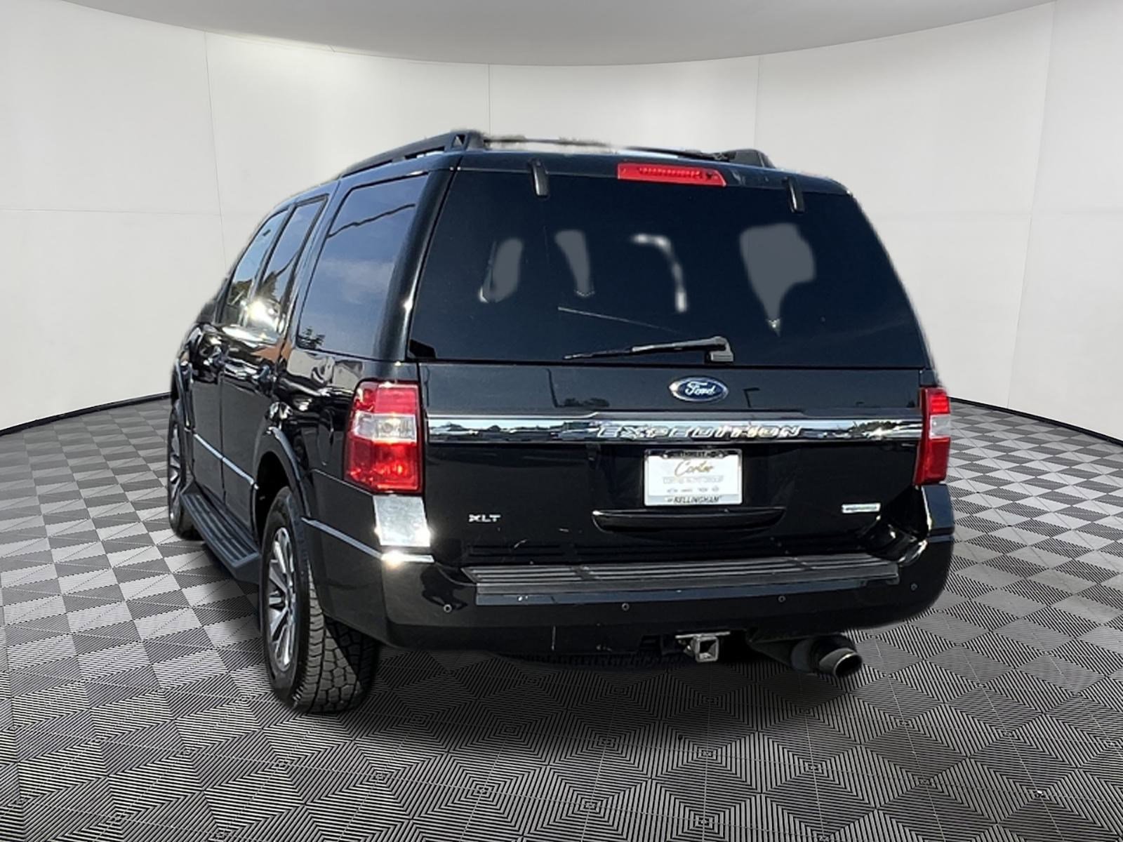 Used 2015 Ford Expedition XLT image 4