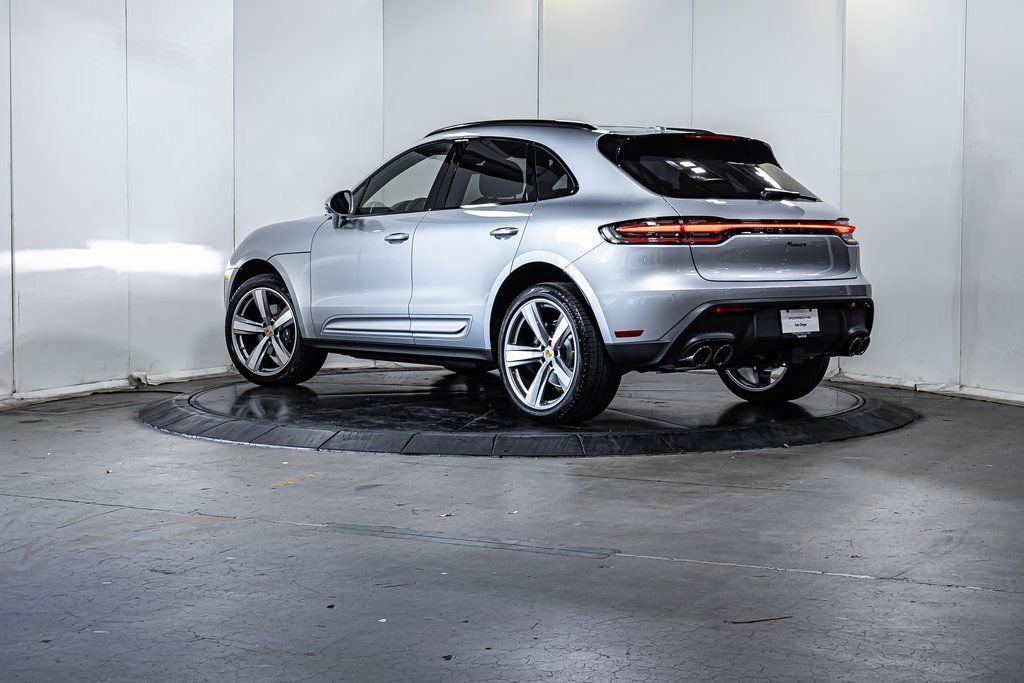 Certified 2025 Porsche Macan image 3