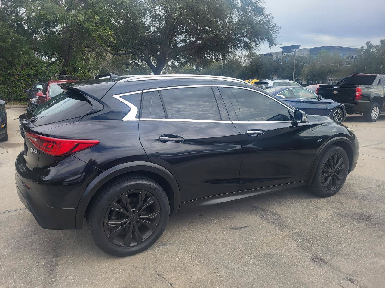 Used 2017 INFINITI QX30 AWD image 48