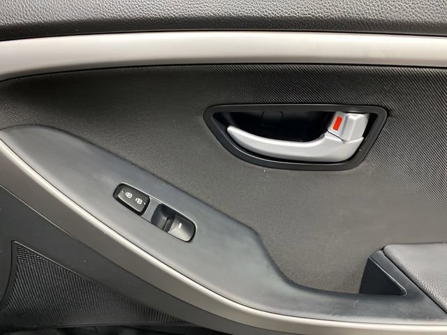 Used 2017 Hyundai Elantra GT FWD image 30