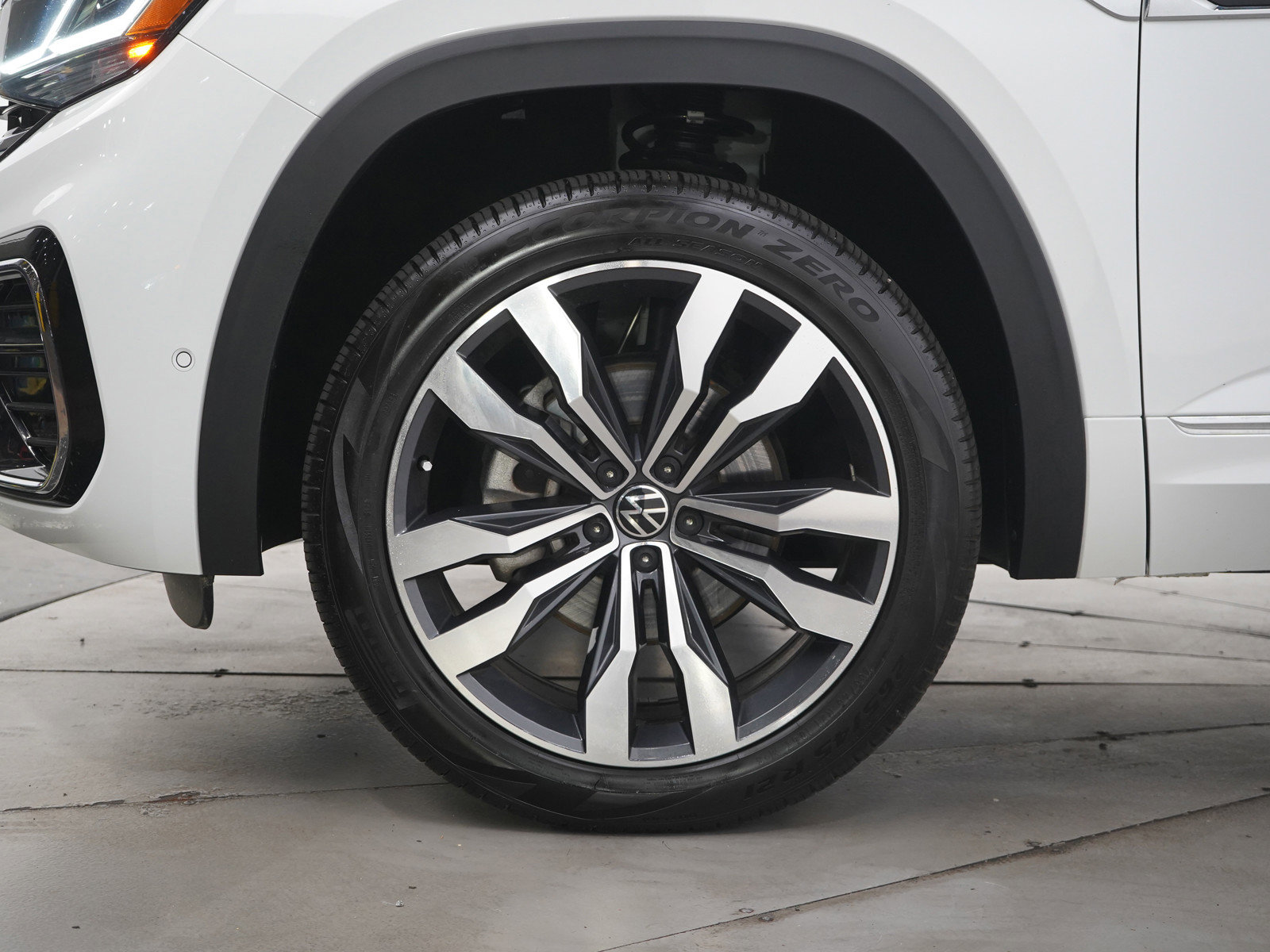 Used 2023 Volkswagen Atlas Cross Sport SEL Premium R-Line image 30