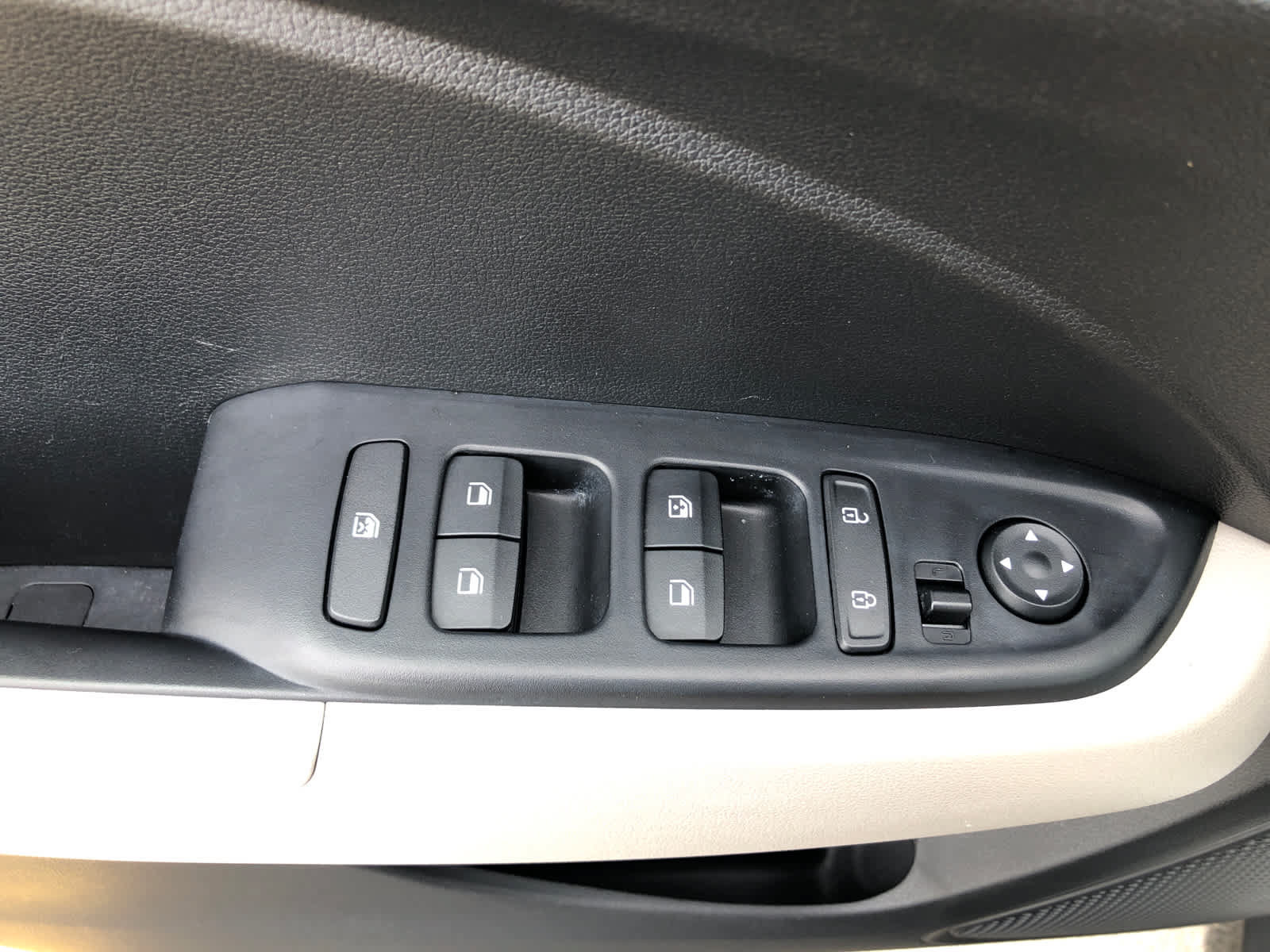 Used 2025 Hyundai Venue SEL FWD image 22