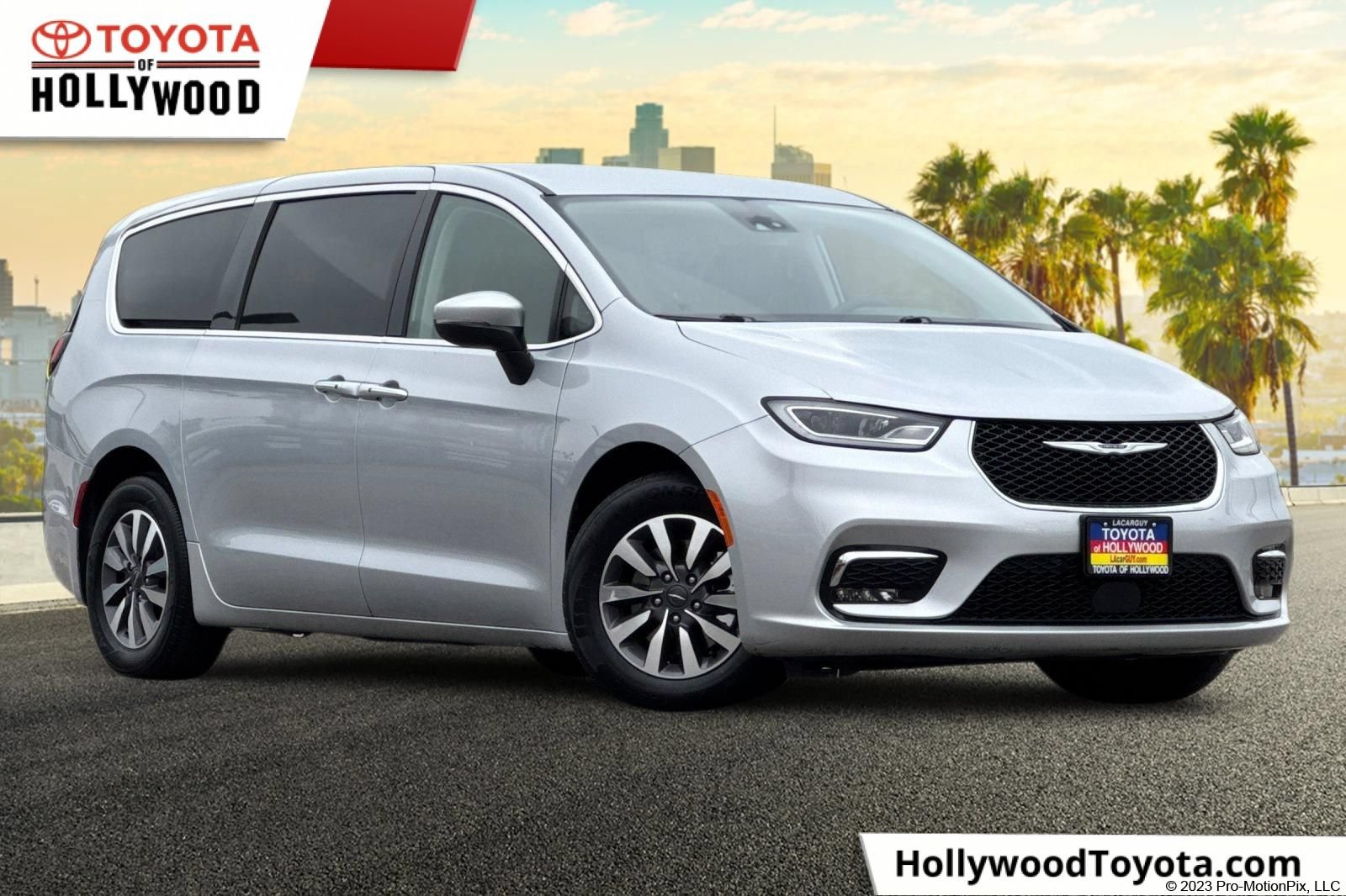 Used 2023 Chrysler Pacifica Touring-L FWD video 1