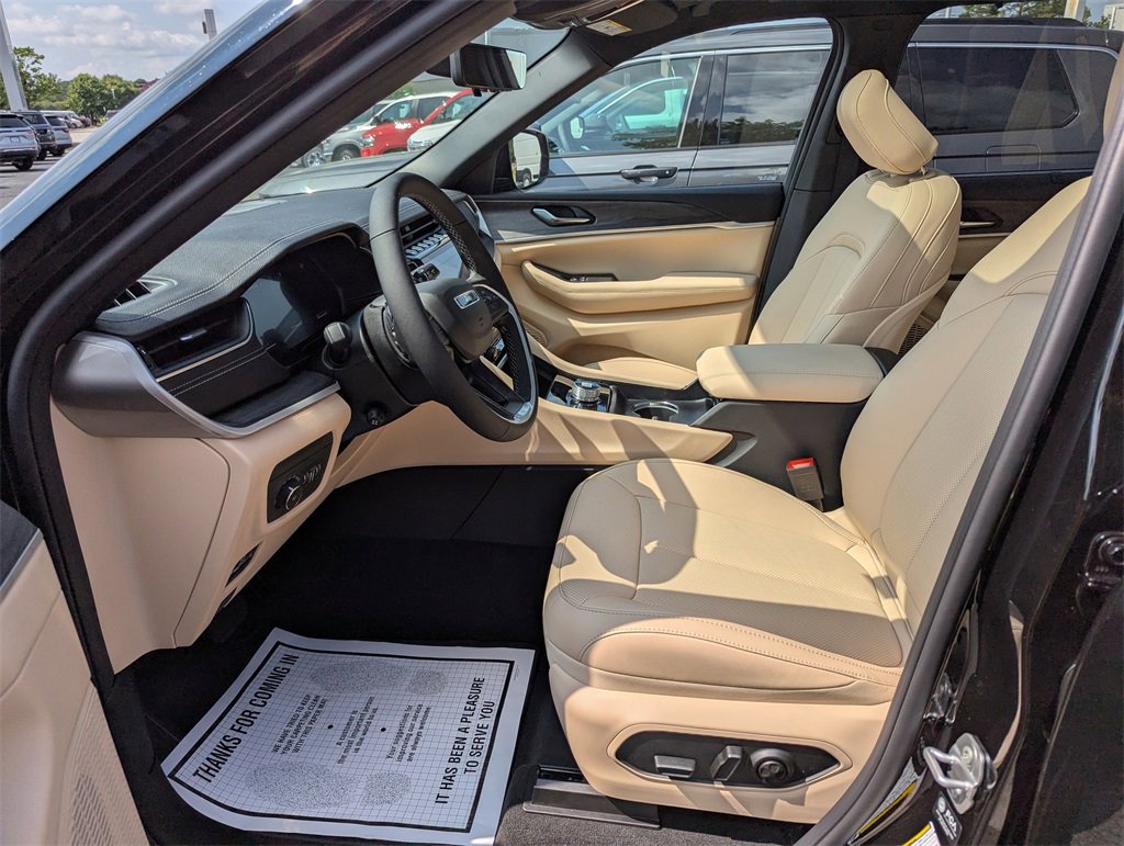 New 2025 Jeep Grand Cherokee L Limited w/ Luxury Tech Group II image 10