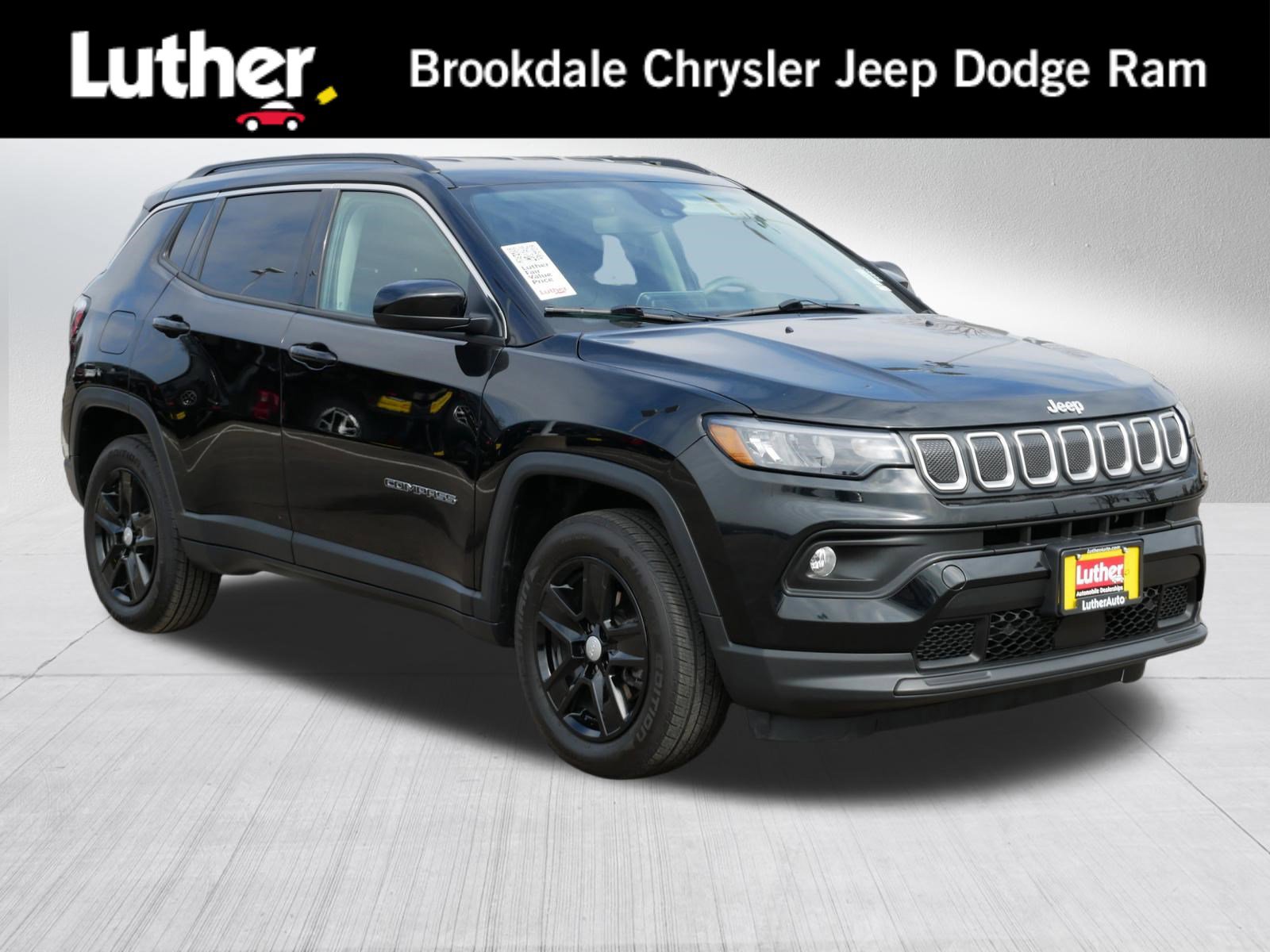 Used 2022 Jeep Compass Latitude image 1