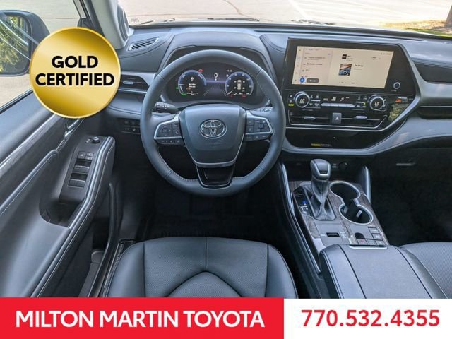 Certified 2026 Toyota Highlander Limited AWD/4WD image 17