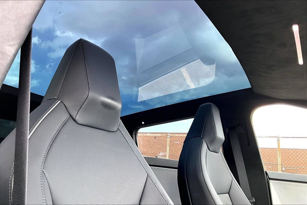 Used 2024 Tesla Cybertruck Cyberbeast AWD/4WD image 22