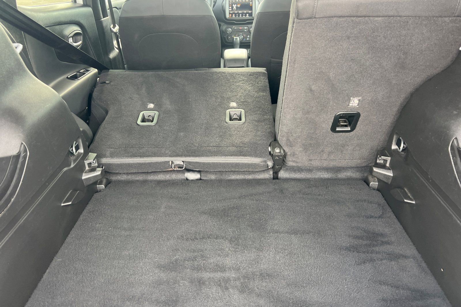 Used 2023 Jeep Renegade Latitude image 12