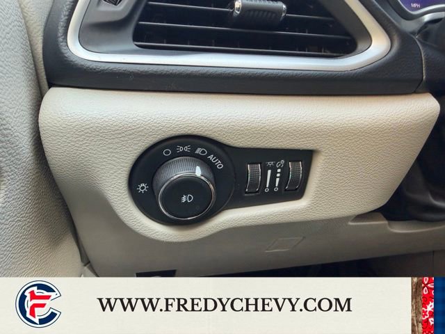 Used 2023 Chrysler Pacifica Touring-L image 20