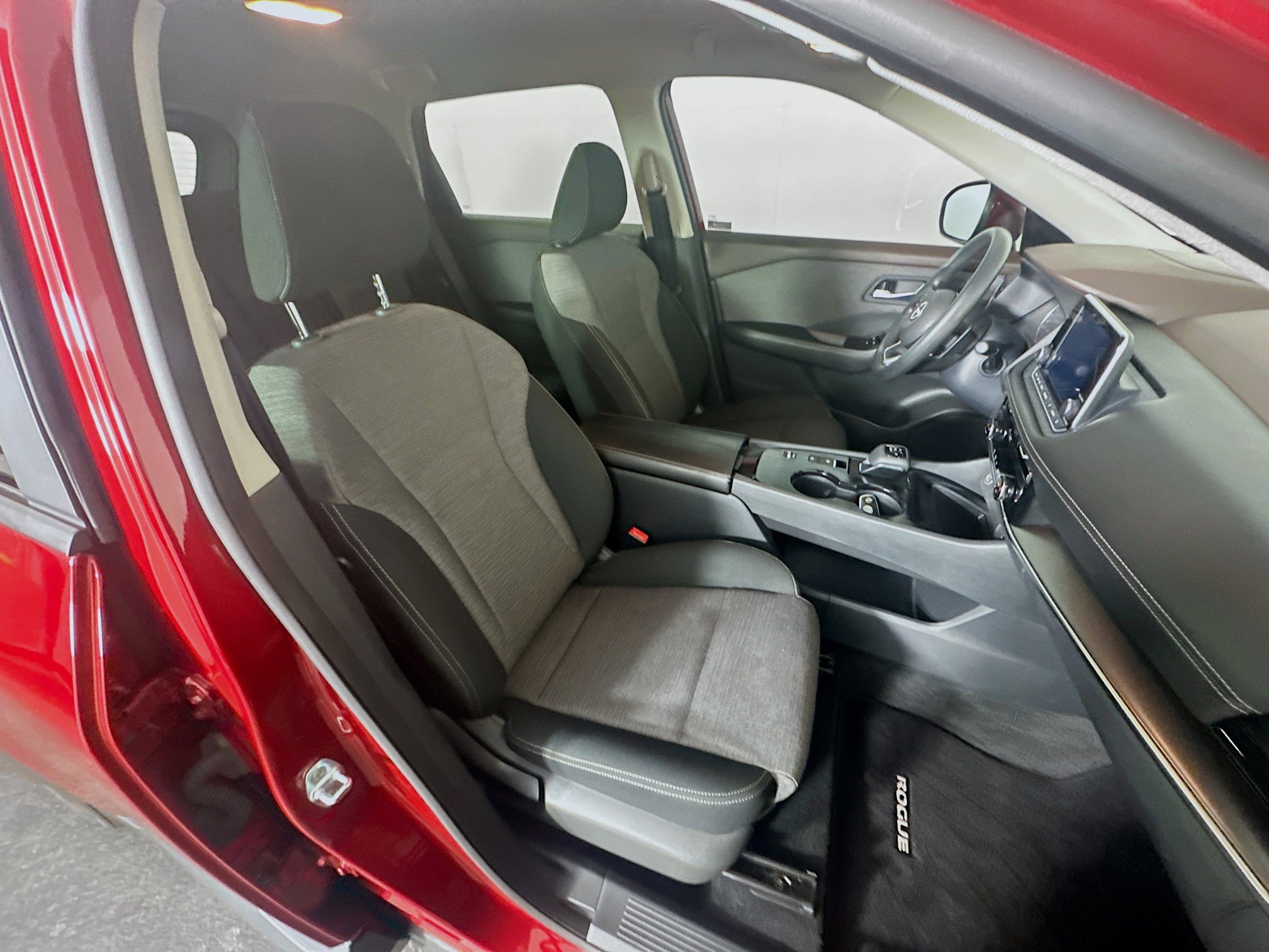 Used 2023 Nissan Rogue SV FWD image 29