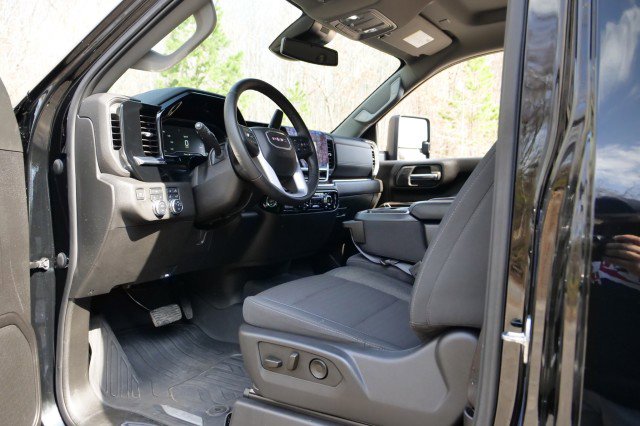 Used 2024 GMC Sierra 3500 SLE w/ SLE Convenience Package image 20