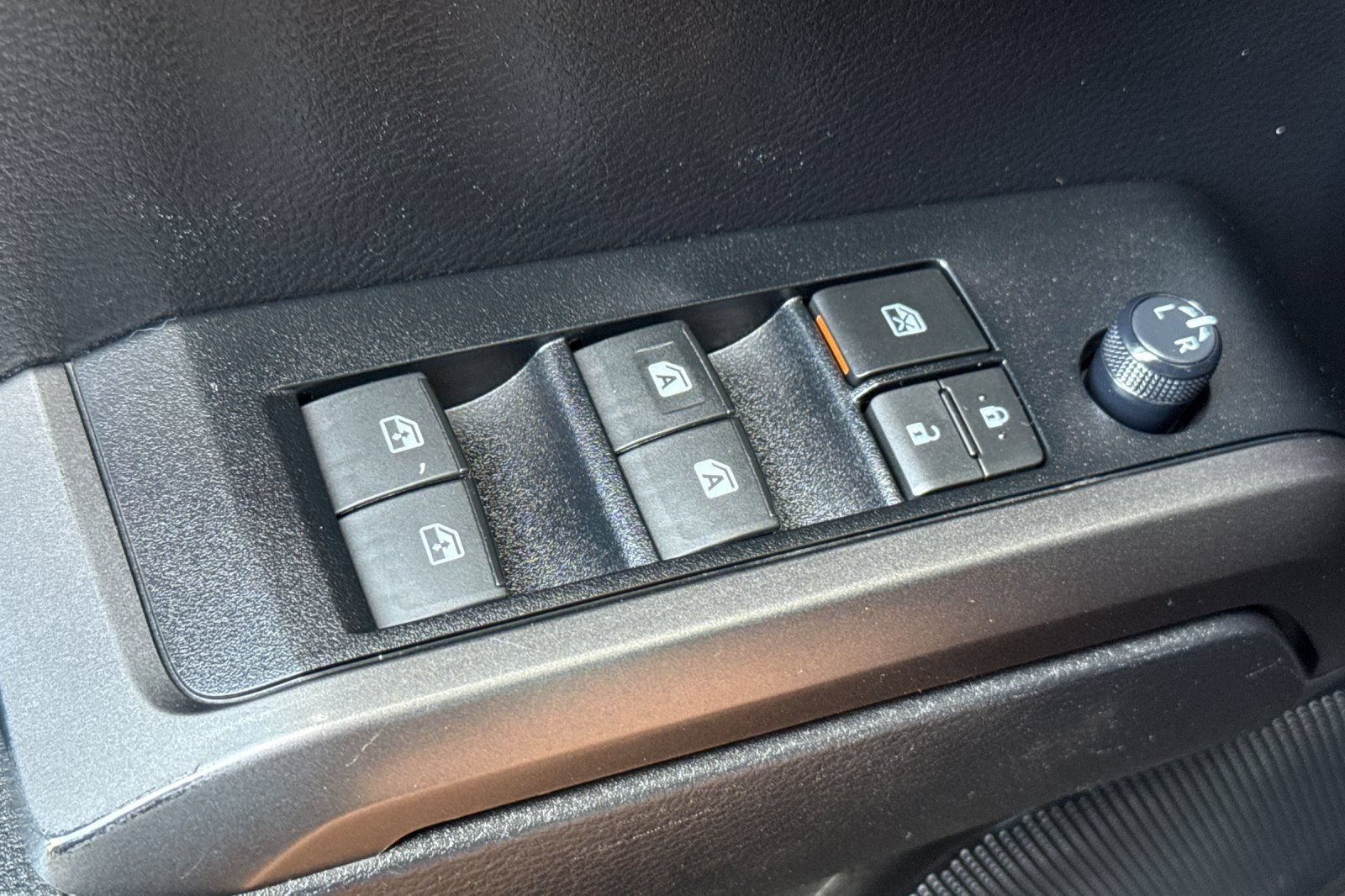 Used 2020 Toyota Tacoma SR5 AWD/4WD image 11
