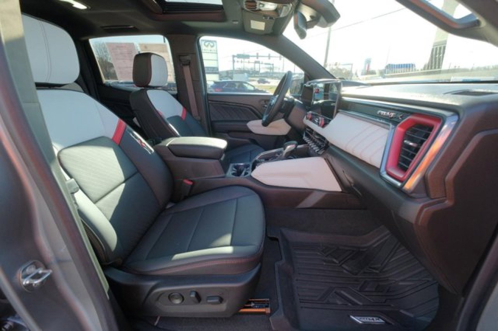 Used 2023 GMC Canyon AT4X image 19