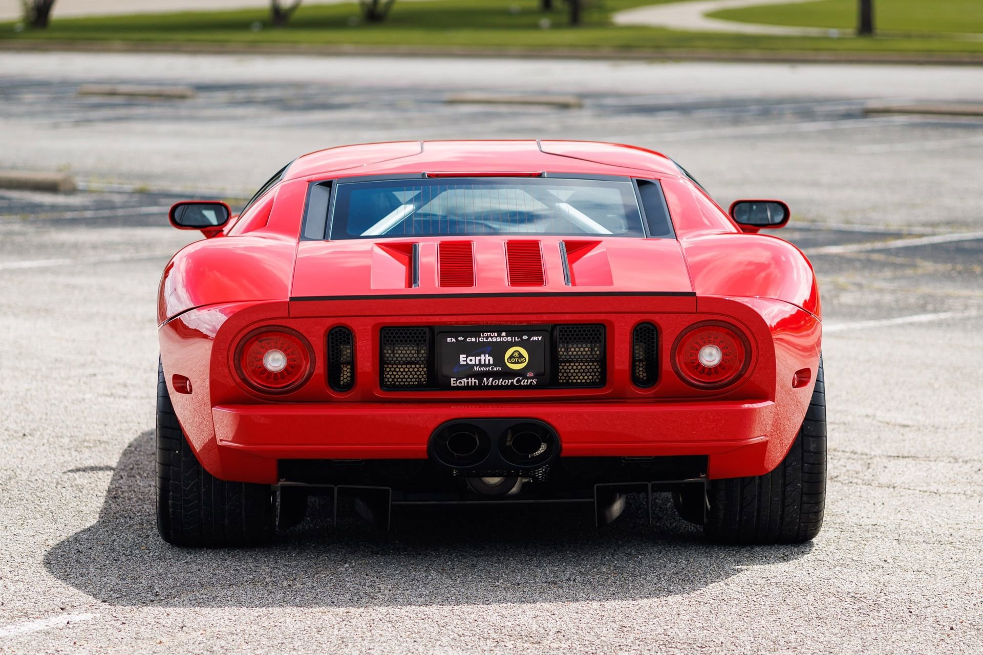 Used 2005 Ford GT RWD image 13