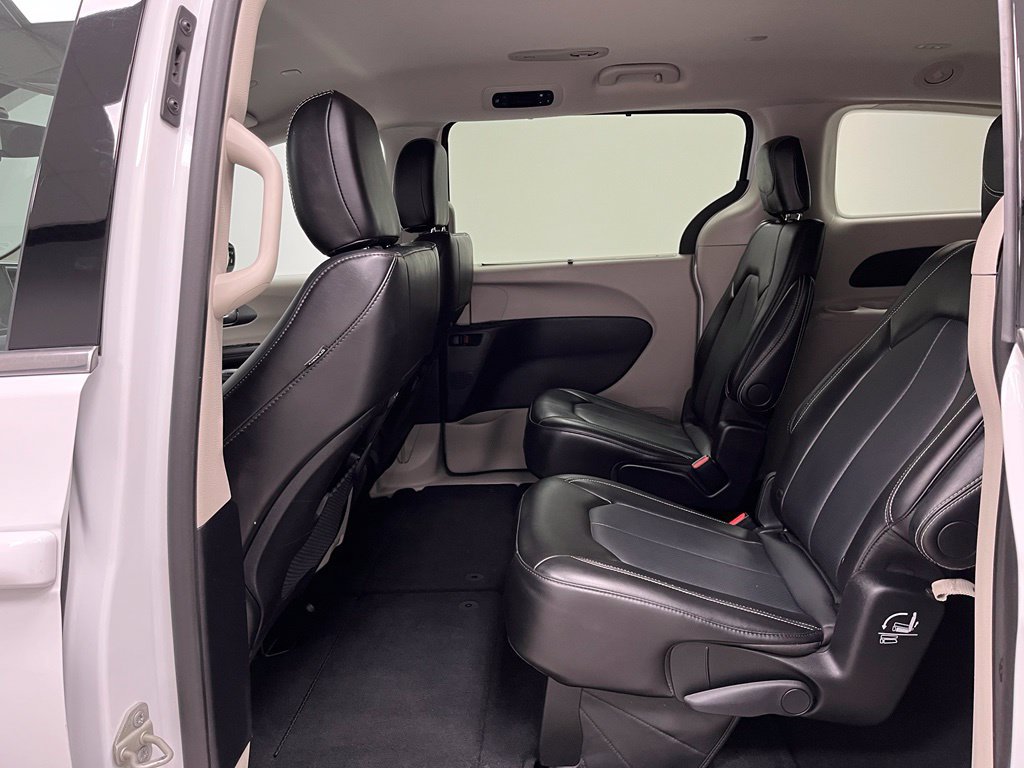 Used 2024 Chrysler Pacifica Touring-L FWD image 45