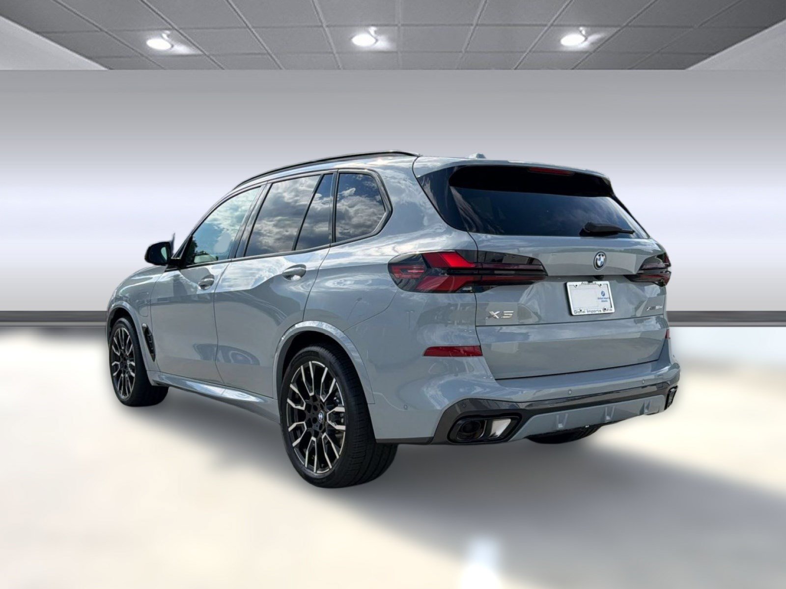 New 2026 BMW X5 xDrive50e w/ Executive Package AWD/4WD image 3