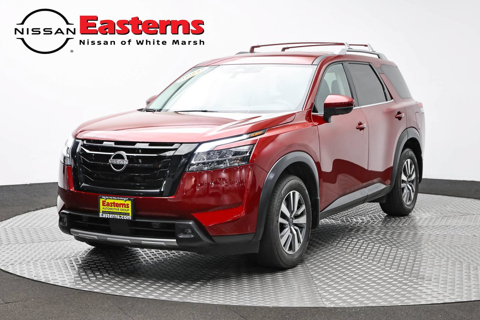 Used 2023 Nissan Pathfinder SL w/ Lighting Package (N92) AWD/4WD image 1
