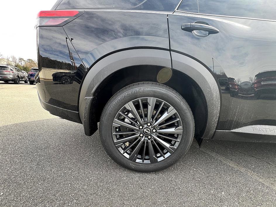 New 2026 Nissan Pathfinder SL image 12