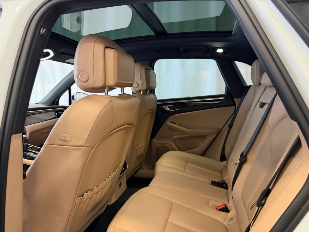 Certified 2023 Porsche Macan S AWD/4WD image 24