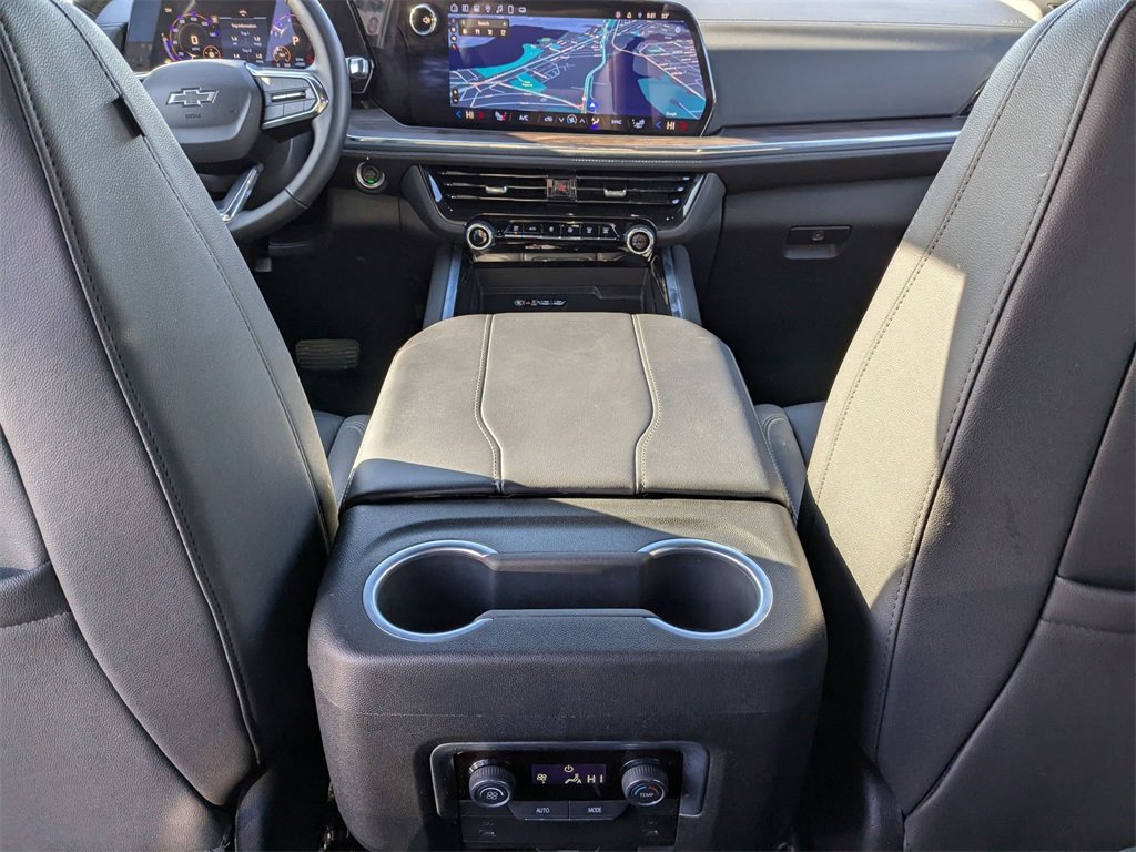 Used 2025 Chevrolet Suburban Z71 image 33