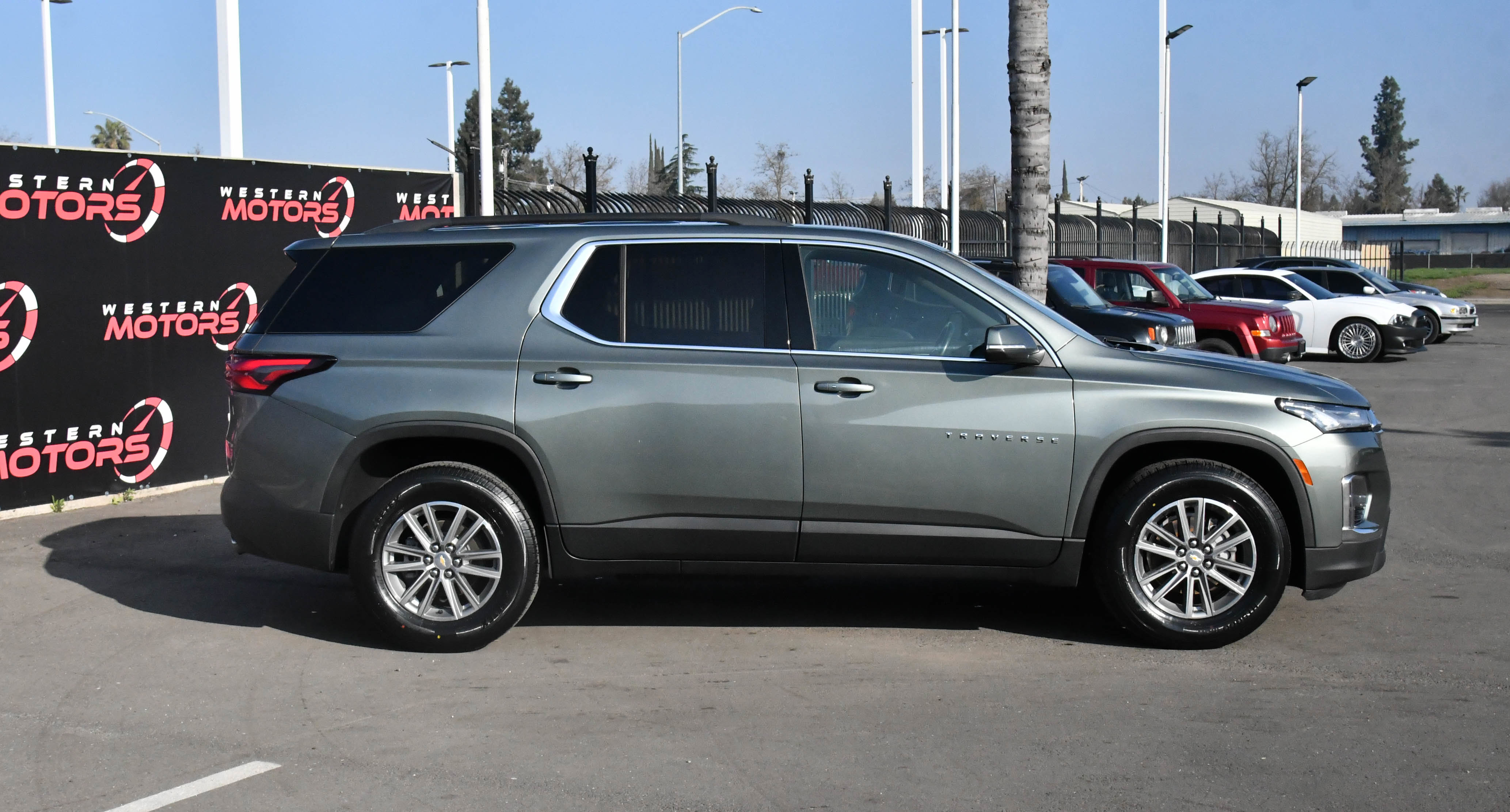 Used 2022 Chevrolet Traverse LT image 9