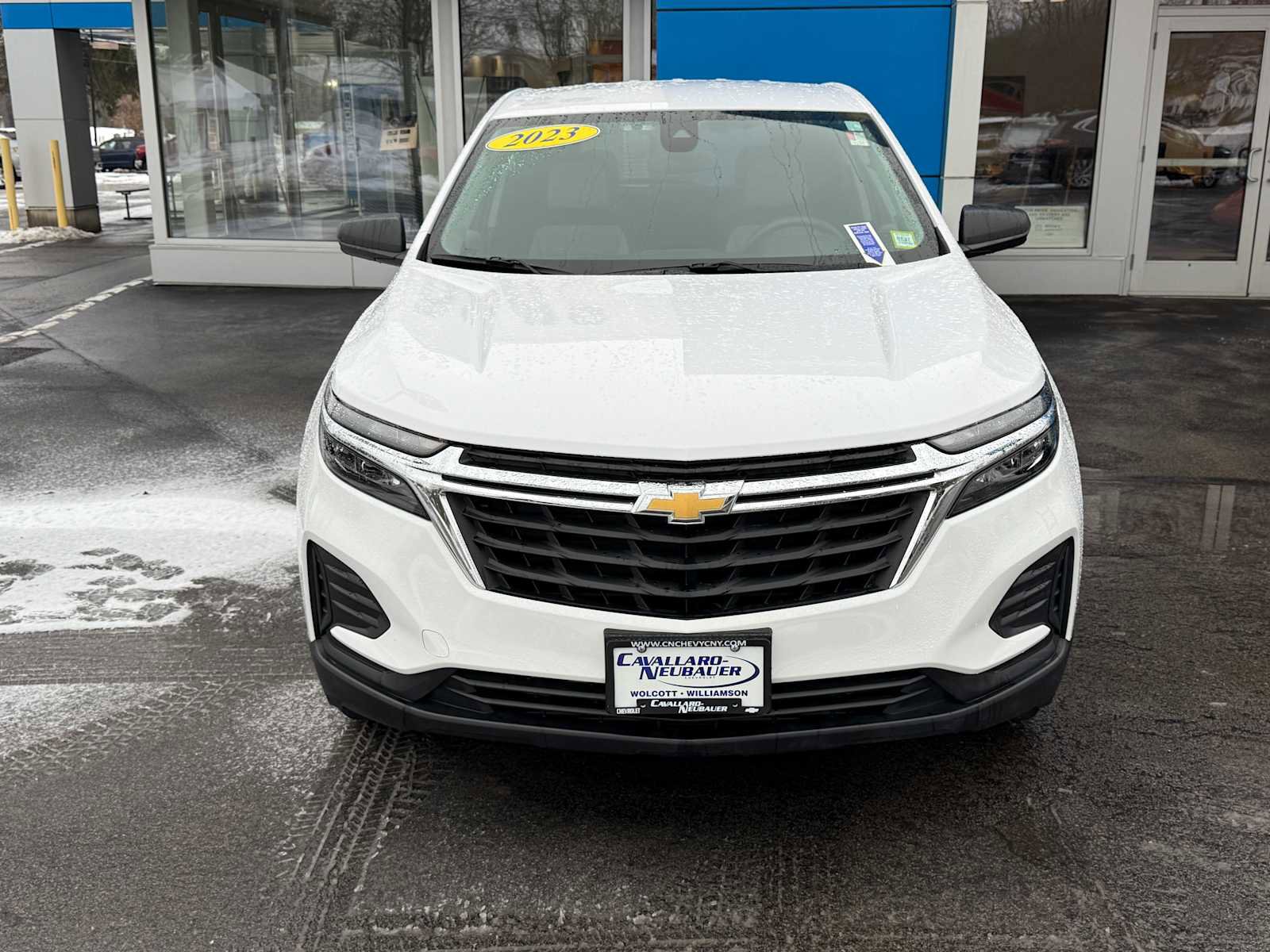 Used 2023 Chevrolet Equinox LS w/ LS Convenience Package image 2