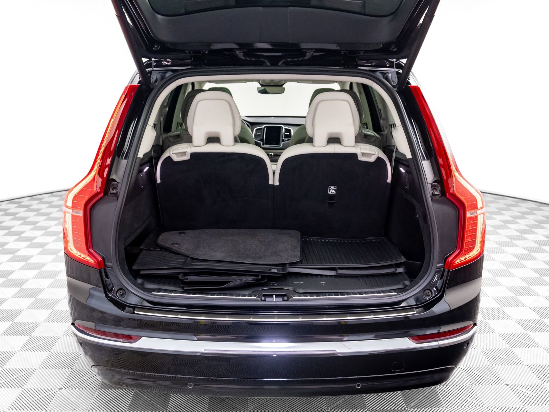 Used 2023 Volvo XC90 B6 Plus w/ Protection Package Premier image 35