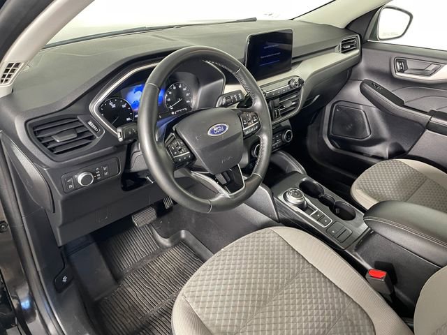 Used 2022 Ford Escape SE w/ SE Sport Appearance Package image 3