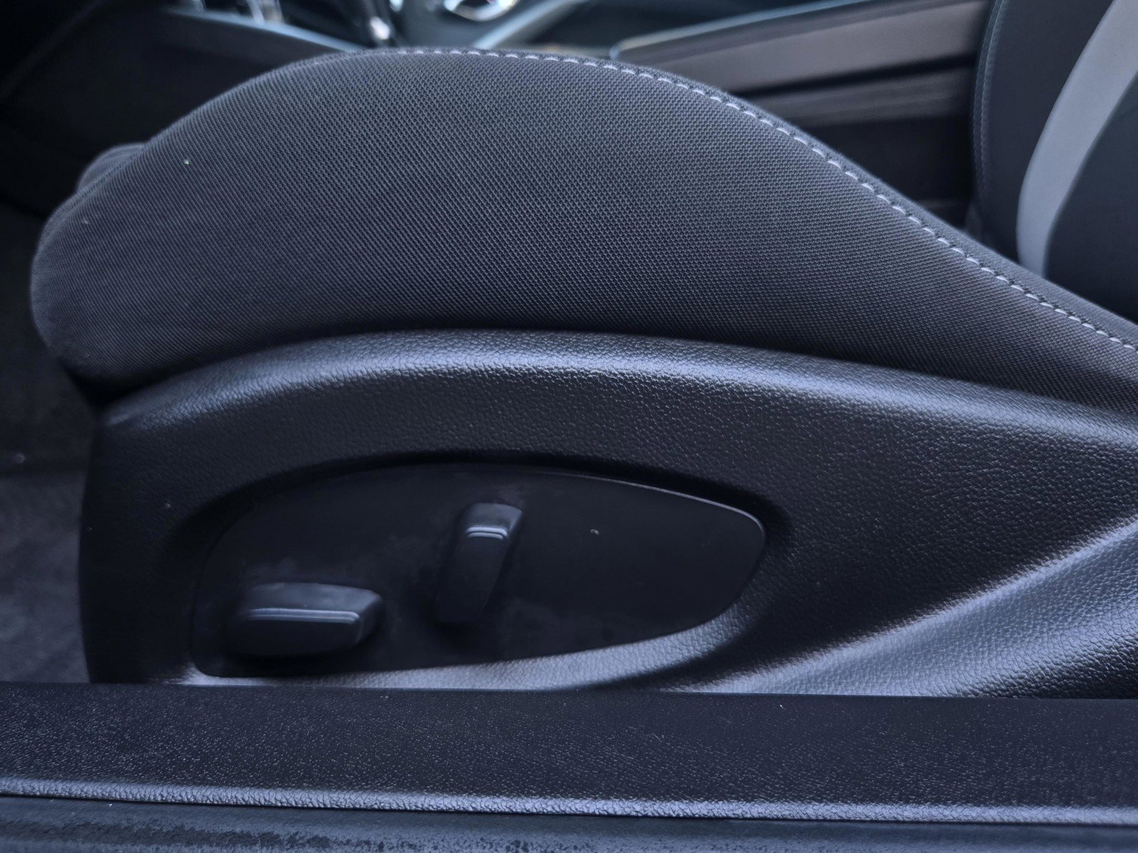 Used 2023 Chevrolet Camaro LT RWD image 12